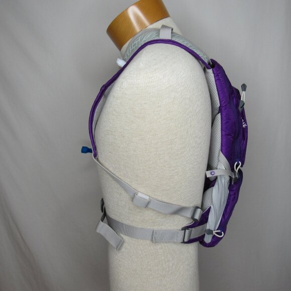 Camelbak Purple MAGIC Hydration Backpack 70oz 2 Liter Hiking Outdoor - Picture 7 of 9